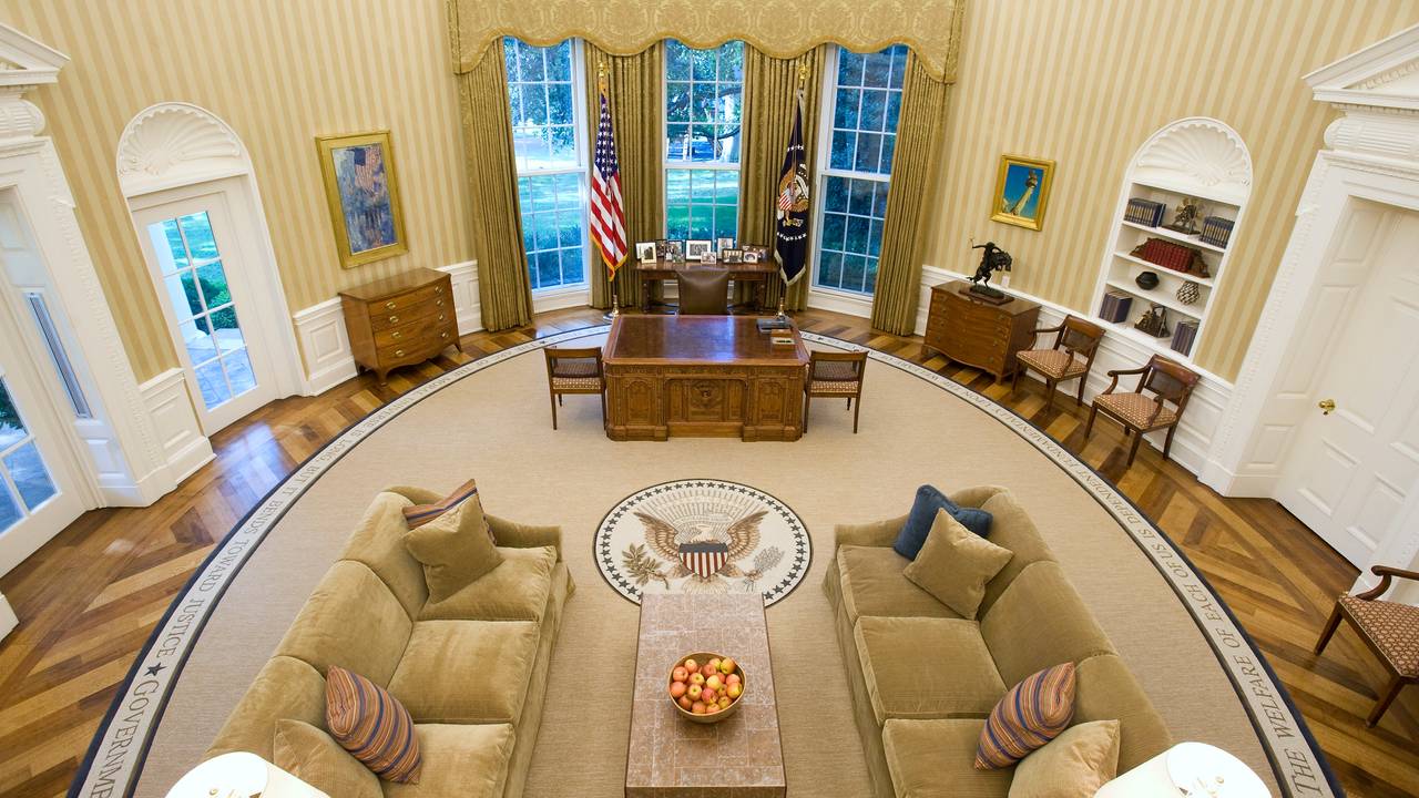 Det ovale kontor i Det hvite hus pusset opp for Barack Obama. Med nytt teppe, ny tapet og nye sofaer. Bilde tatt august 2010.