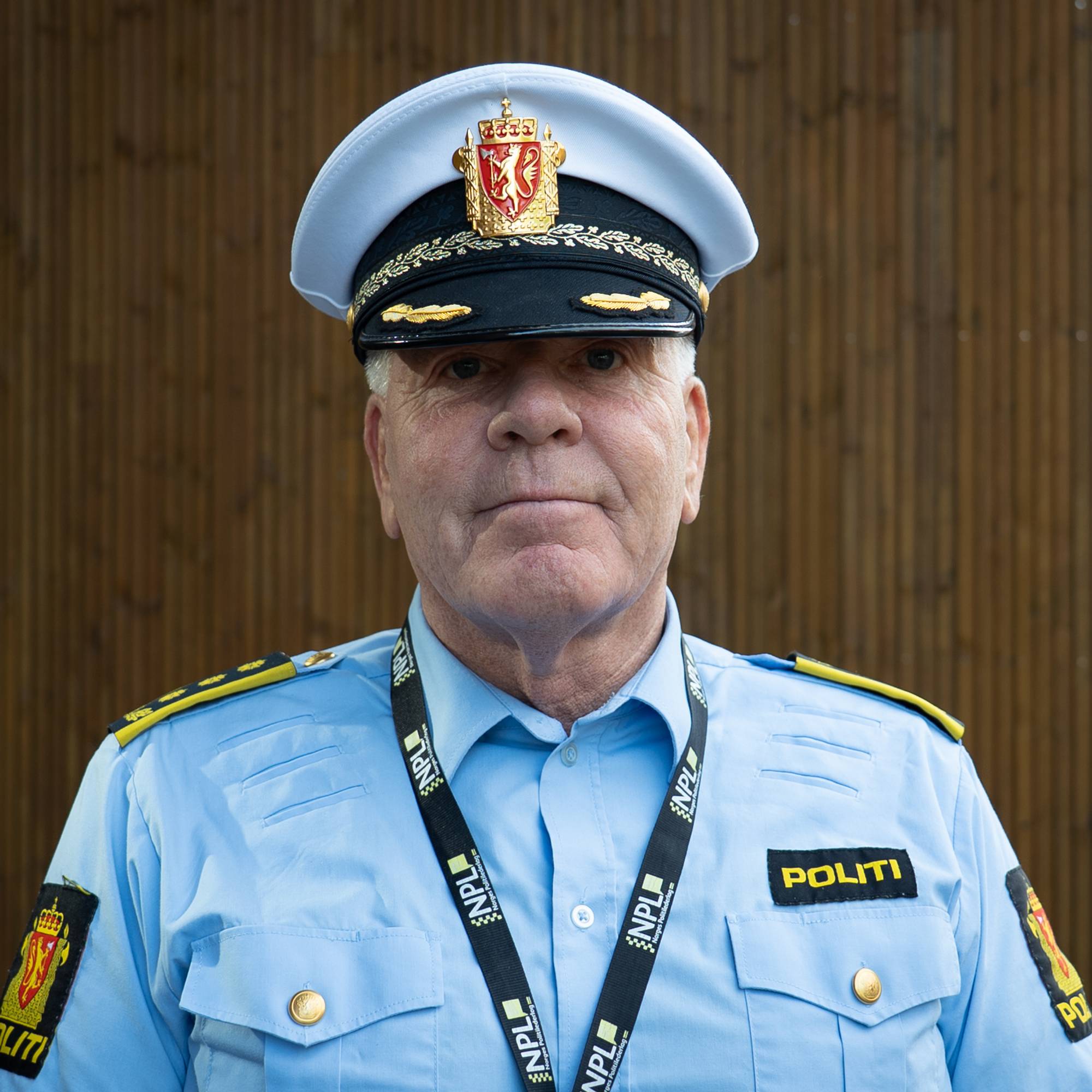 en mann i uniform