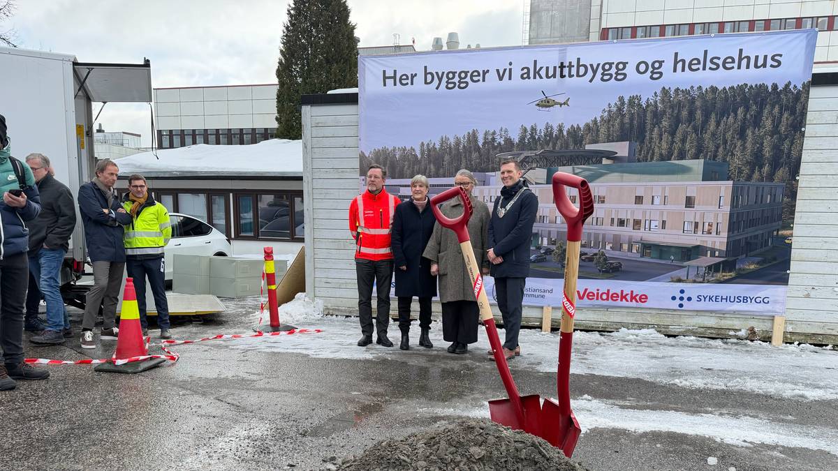 Første spadetak for nytt akuttbygg og helsehus.