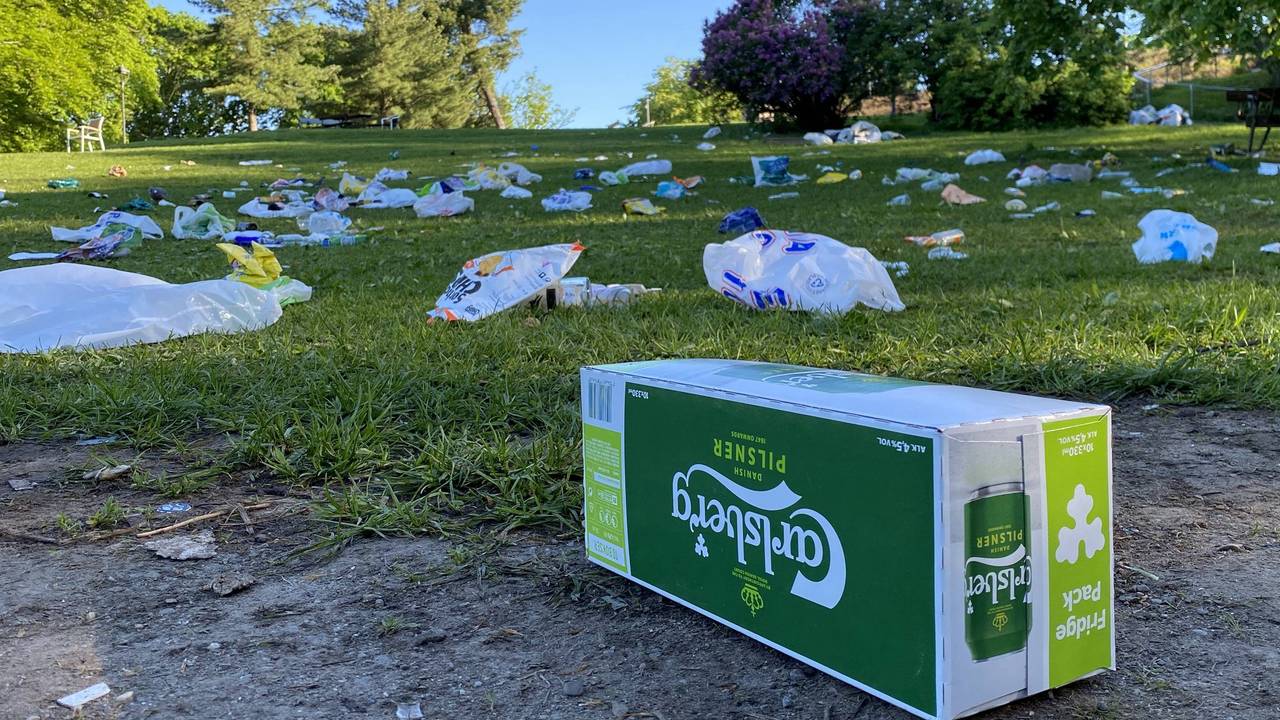 Søppel i parken på Sankthanshaugen