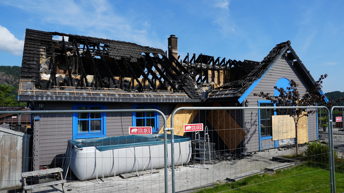 Familien mistet huset i brann etter lynnedslag: – Helt surrealistisk