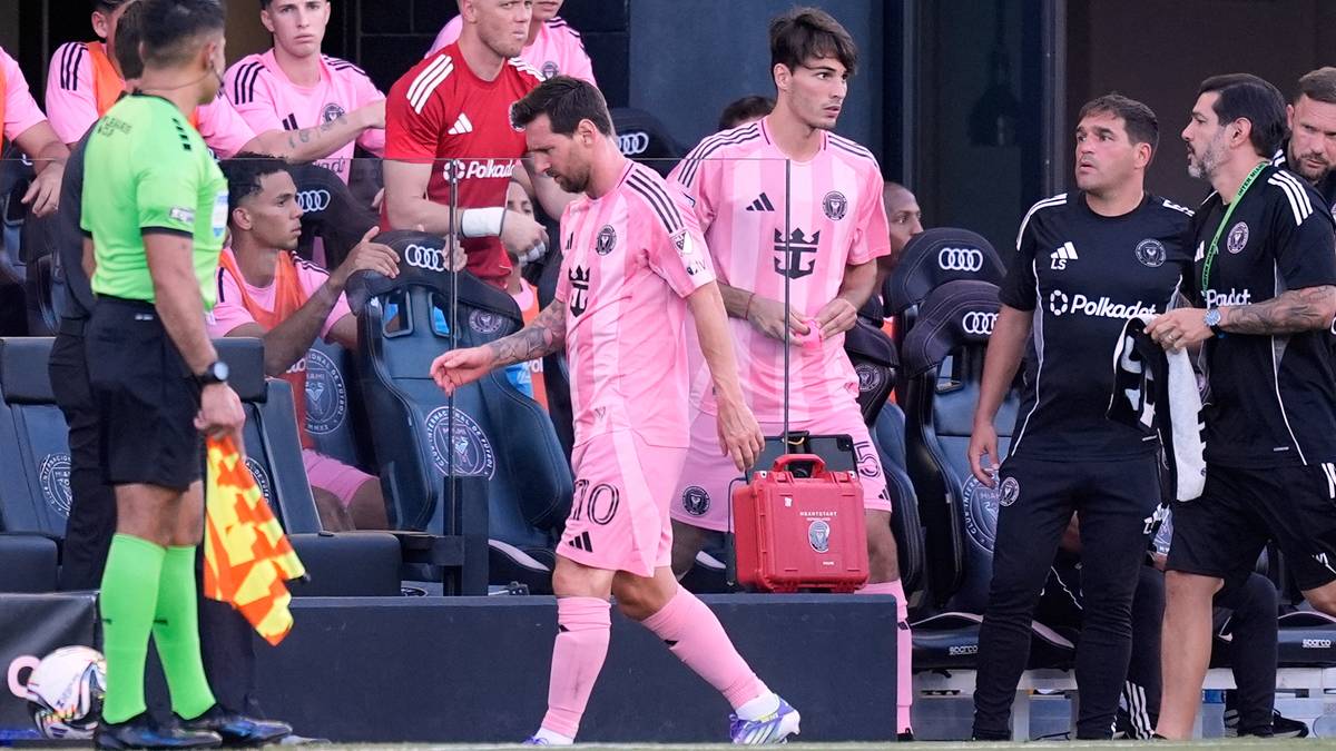 Messi byttet ut med skade i kaoskamp