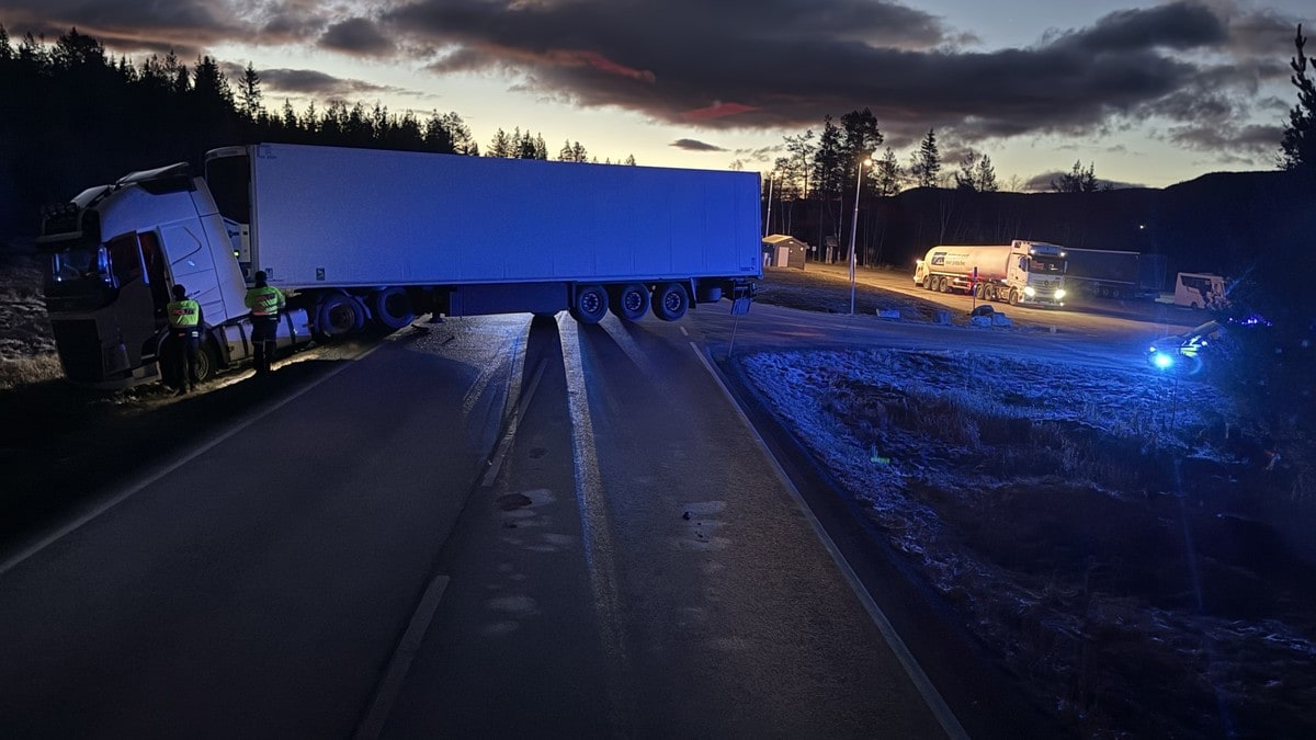 Vogntoget sperret riksveien