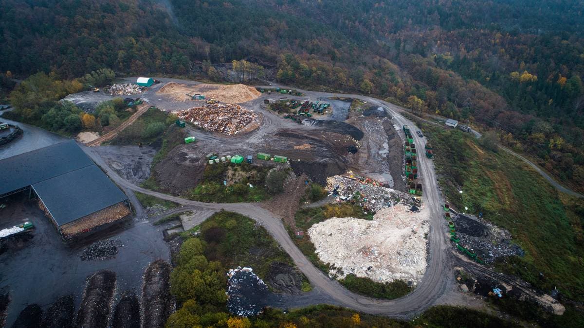 Lang kø til avfallsmottaket i Arendal