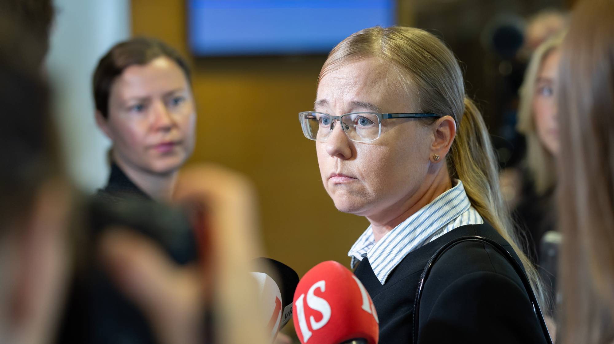Statsadvokat i Finland Annukka Juntunen møter finsk presse før ankesaken mot Rolf Nordmo i Helsingfors lagmannsrett.