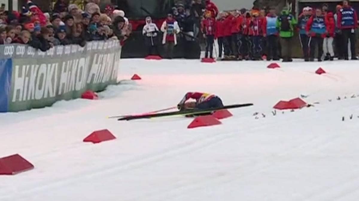 Dramatisk fall for Klæbo – ble liggende i smerter i Drammen: – Ikke gode scener i Drammen