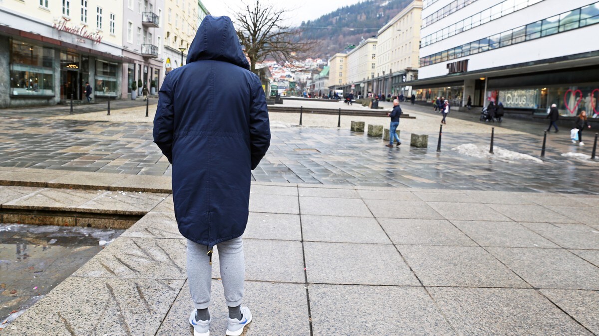 Blei seld og valdtatt på gata i Bergen – no avviser kommunen henne