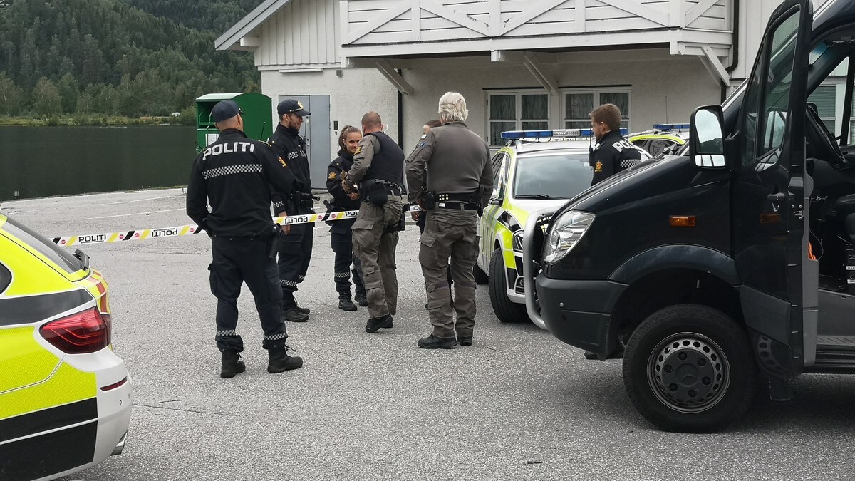 Politiets bombegruppe ransaket båt i Kviteseid