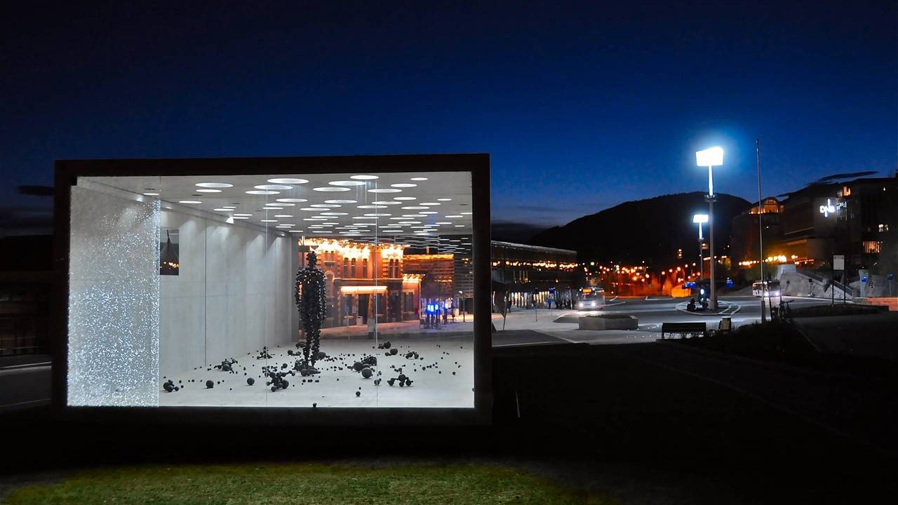 «Menneske i Moderskipet», kunstverk av Antony Gormley og Snøhetta