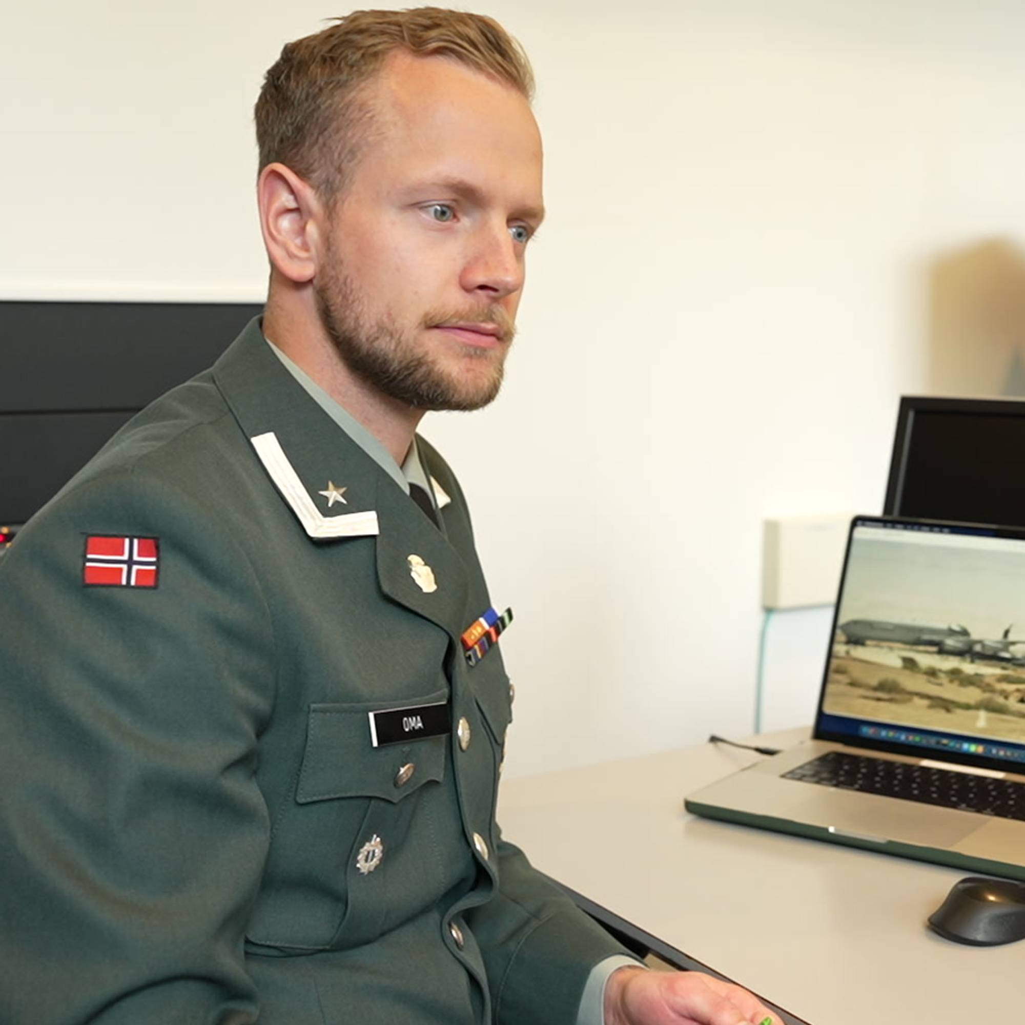 Sivilingeniør Steinar Oma ved krigsskolen