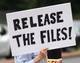写真:Kevin Lamarque / Reuters / NTB サインを持っている人