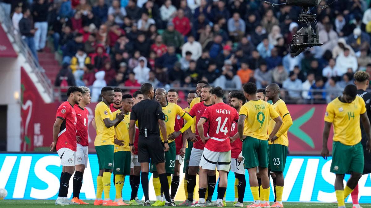 Rødt kort og omdiskutert straffe da Salah avgjorde igjen – Egypt slo Sør-Afrika