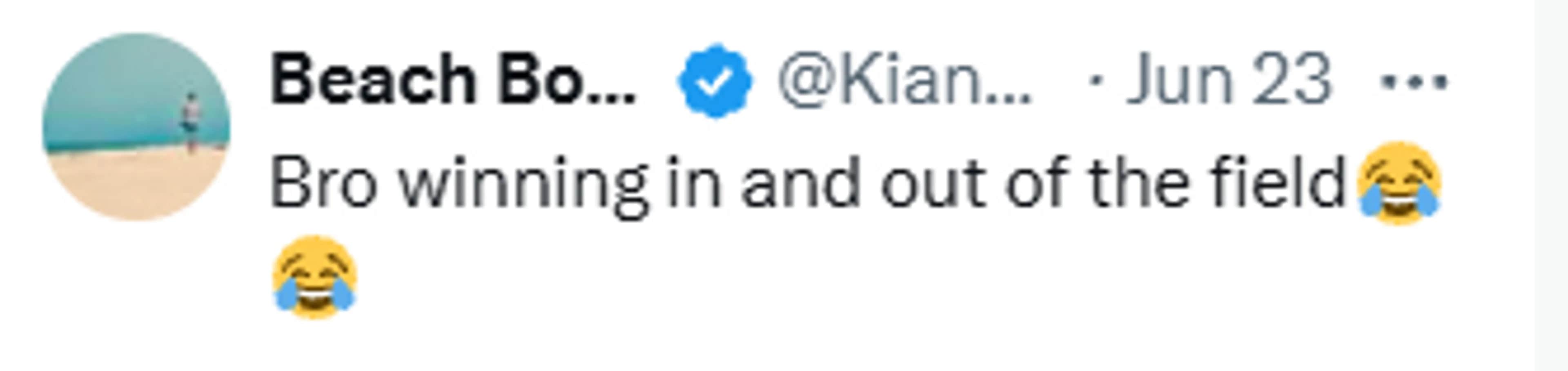 Skjermbilde fra X om Ståle Solbakken sitt kyss med kona Anniken, bilde 2.