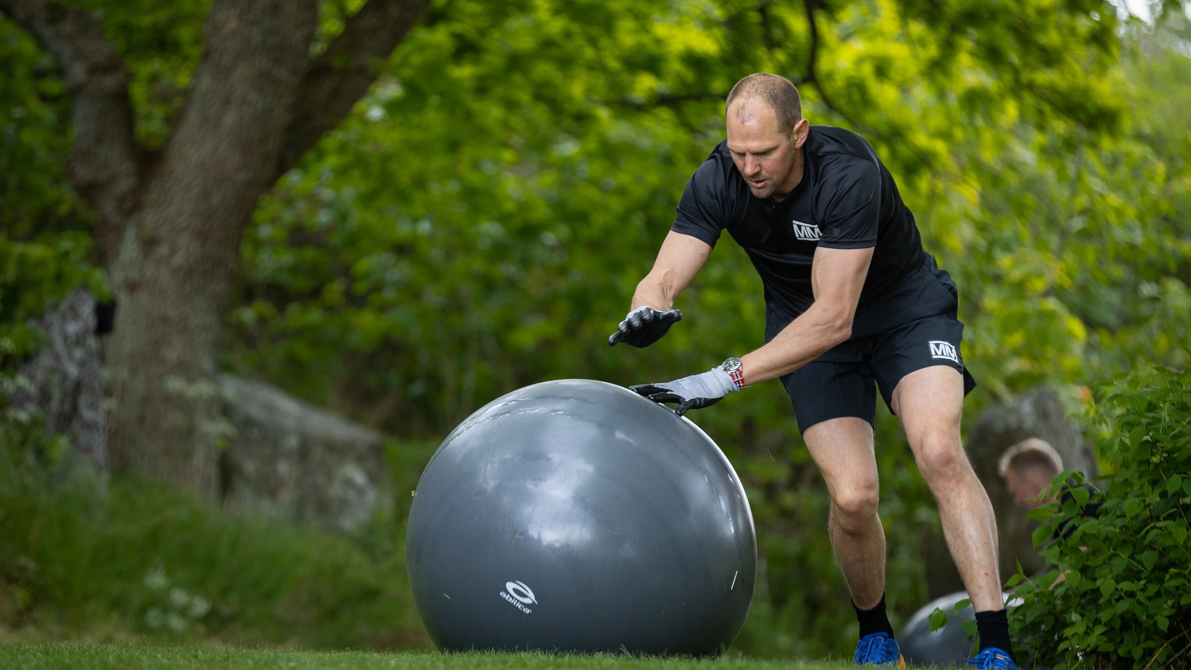 Olaf Tufte i konkurransen Sisyfos, triller stor ball oppoverbakke