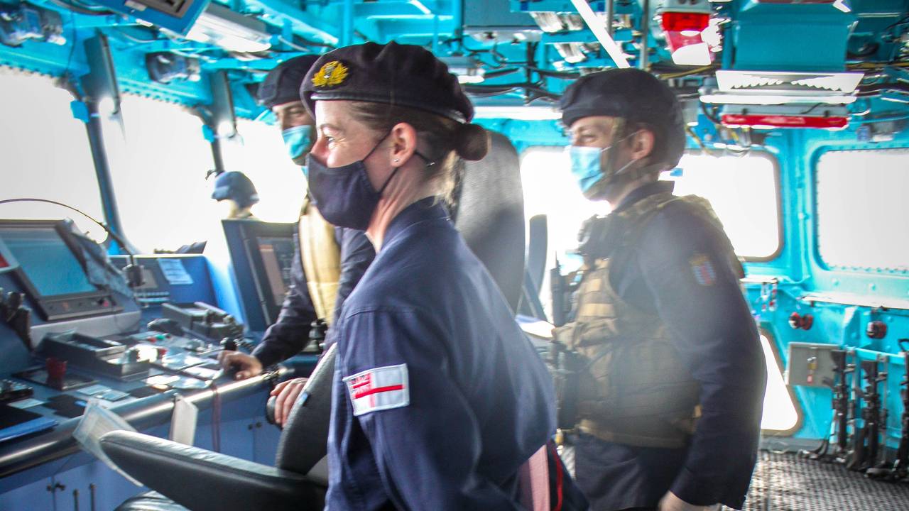 Britiske instruktører på broa om bord på «Otto Sverdrup»
