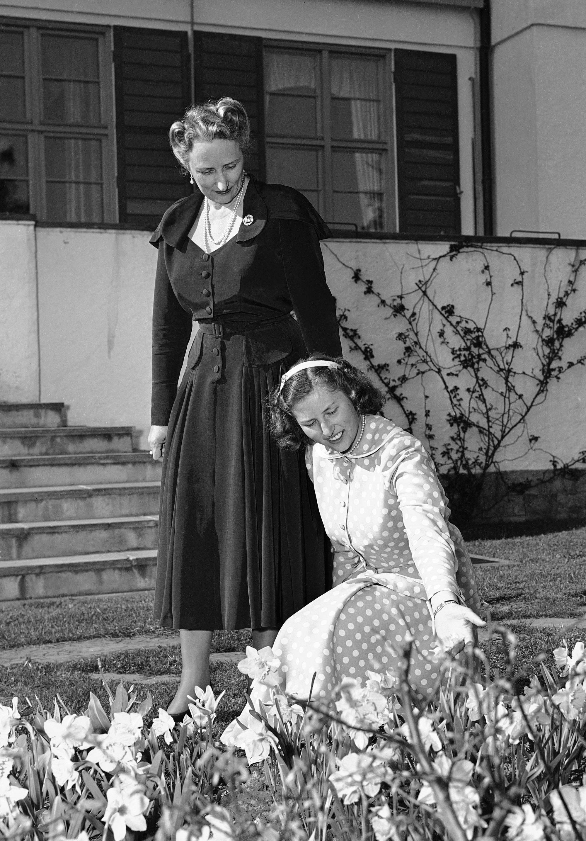 Kronprinsesse Märtha og prinsesse Astrid på Skaugum