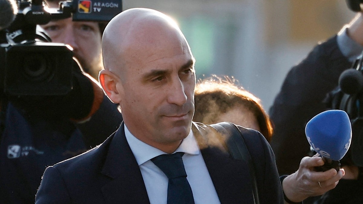 Rubiales i retten etter kysseskandalen: – Vært naturlig for meg å kysse mange fotballspillere