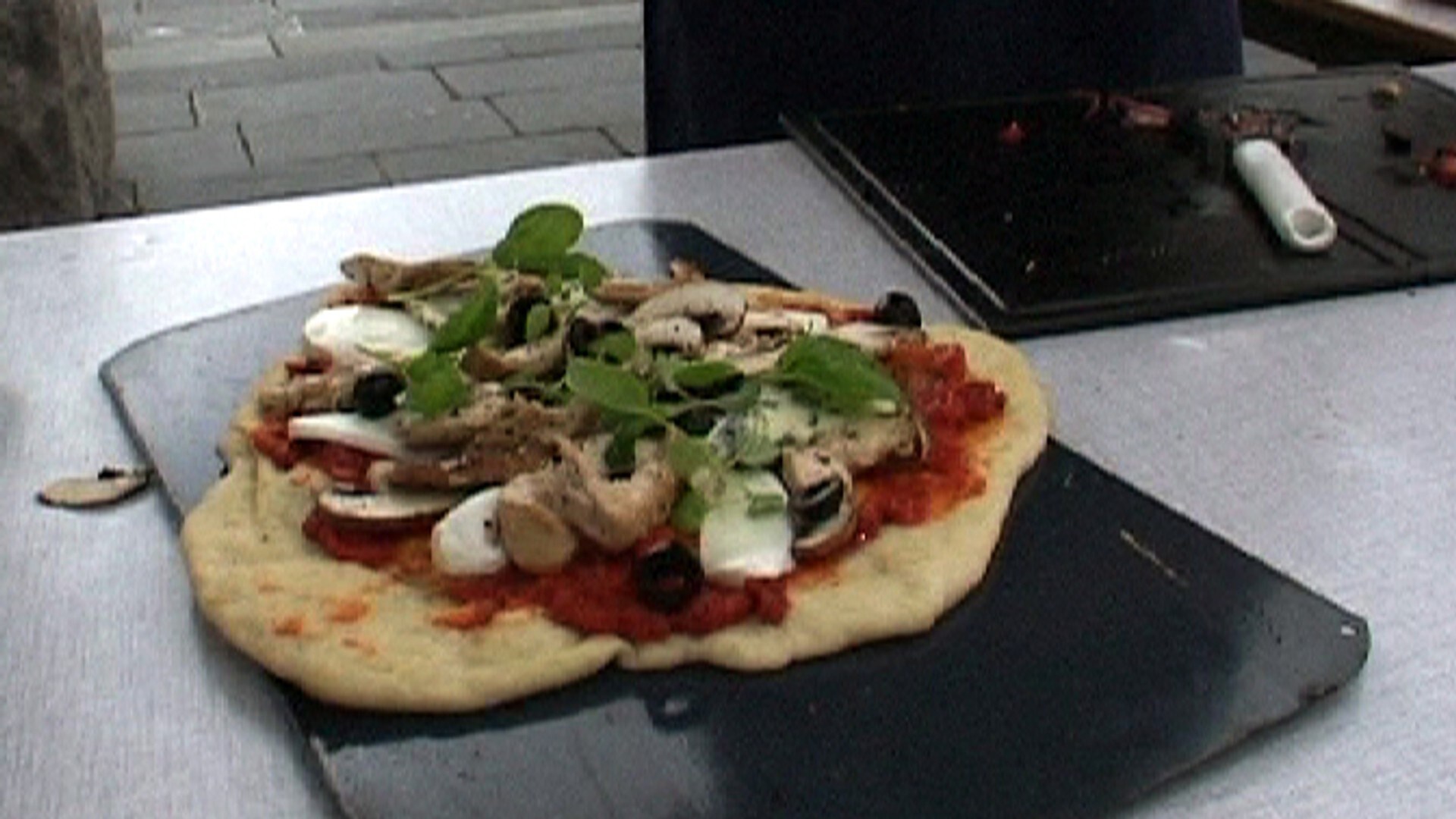 Lars Barmen lager Pizza Blindern – NRK