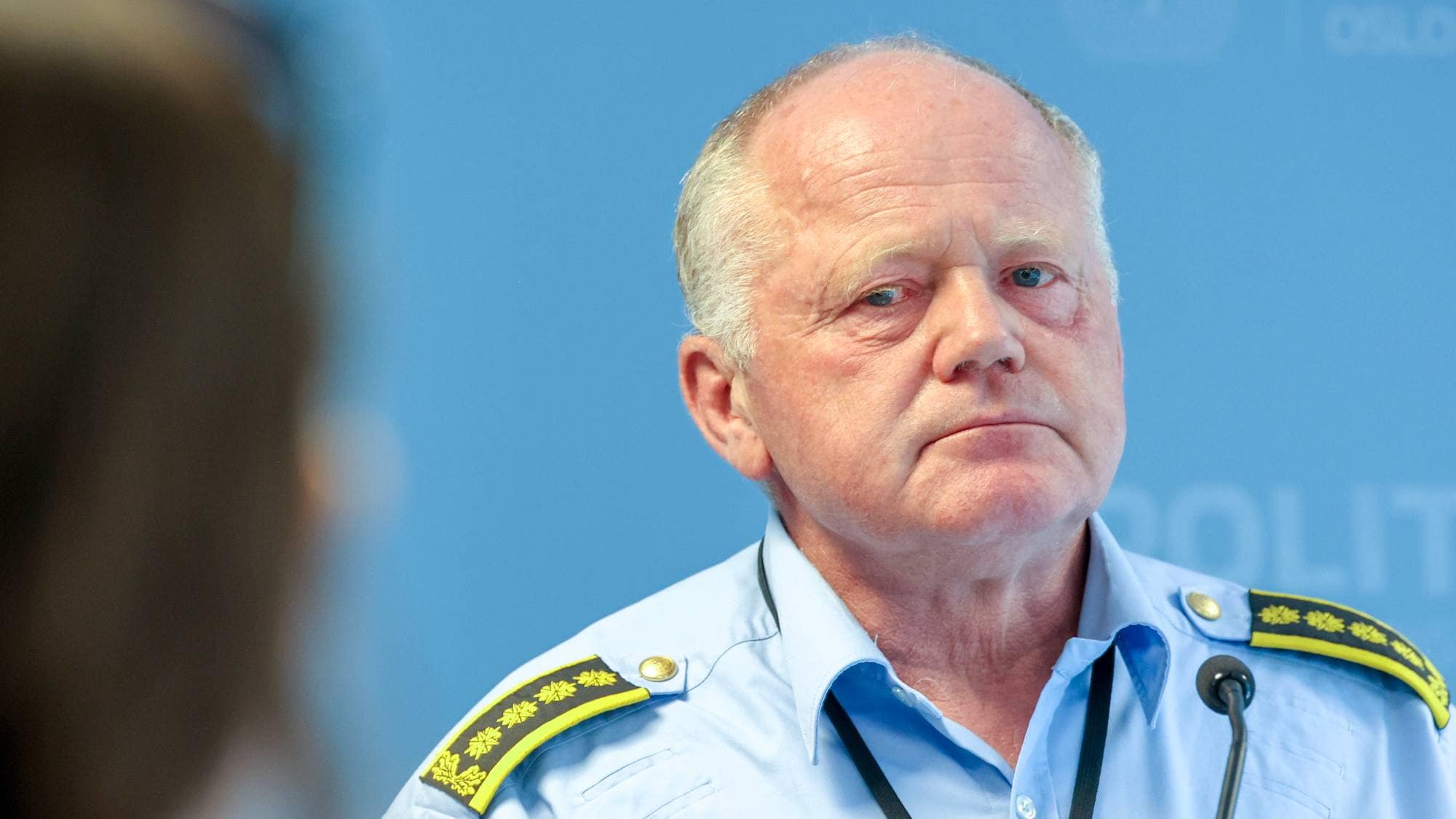 en uniformert politibetjent
