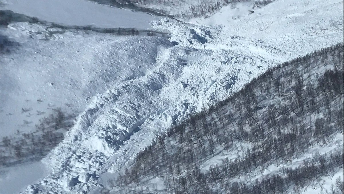 Rødt farevarsel for snøskred: – Alvorlig situasjon der skred kan løsne av seg selv