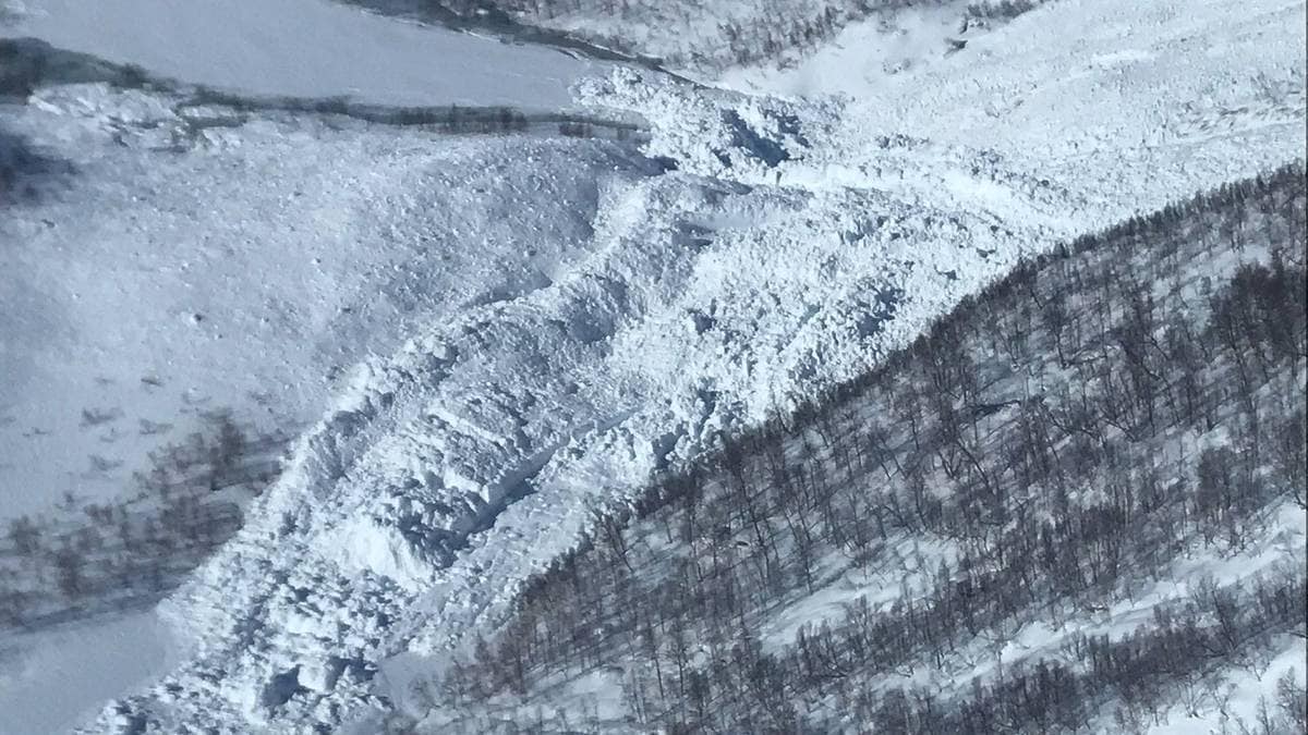 Rødt farevarsel for snøskred: – Alvorlig situasjon der skred kan løsne av seg selv