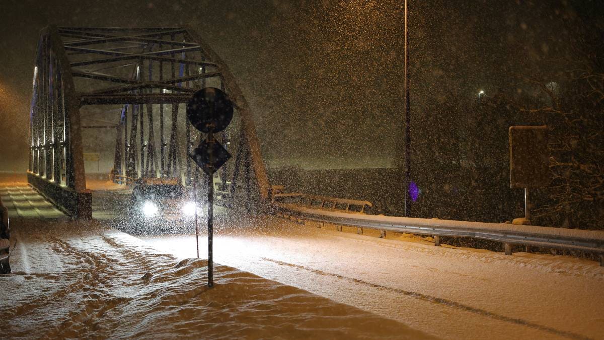 Snøværet blir lettere enn først varslet, men farevarselet blir stående