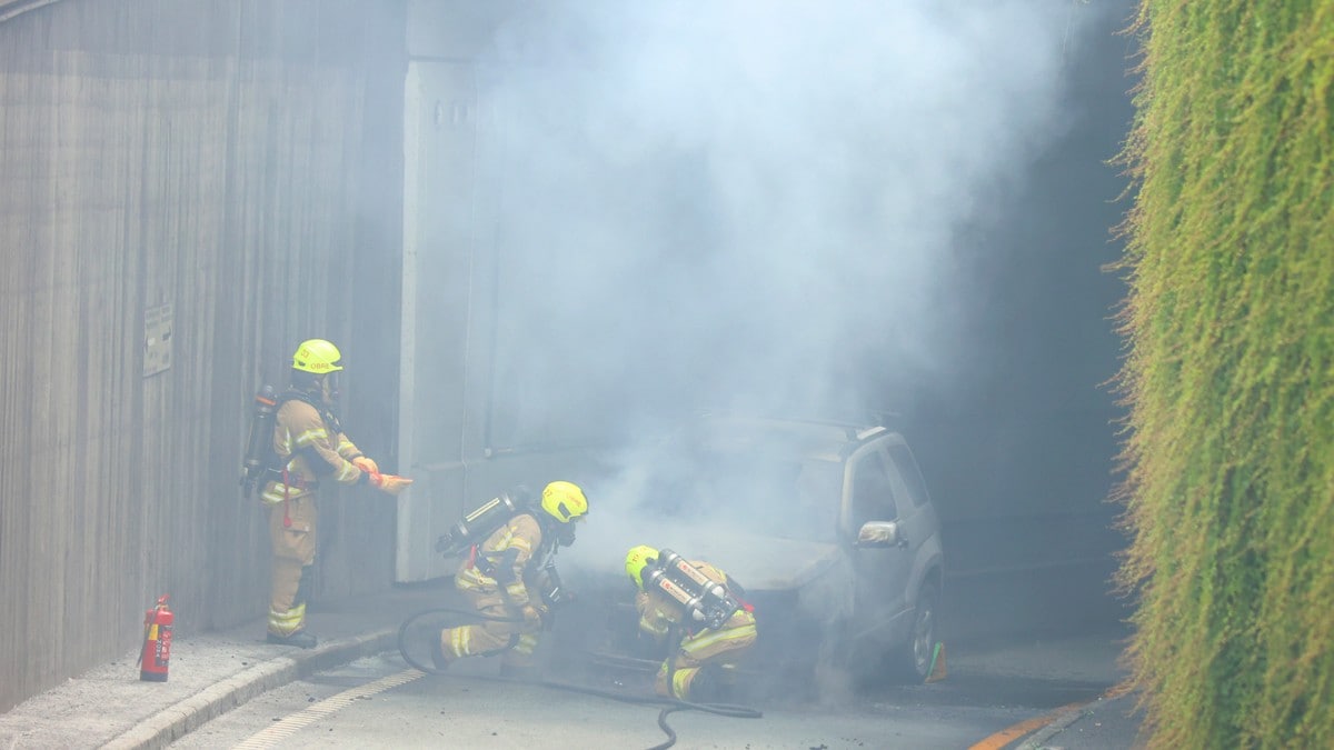 Brann i bil i Operatunnelen slukket