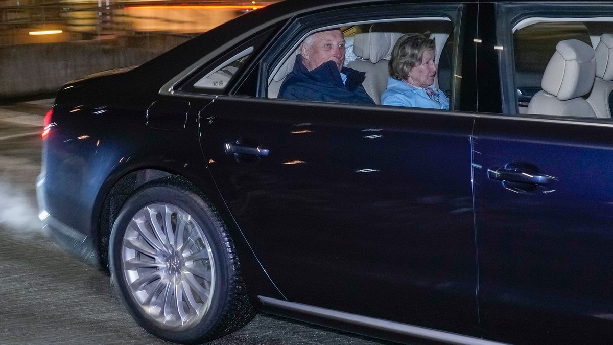 Kongen har landet på Gardermoen