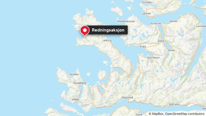 Redningshelikopteret har kome fram til mannen som står bom fast i fjell i Nordfjord