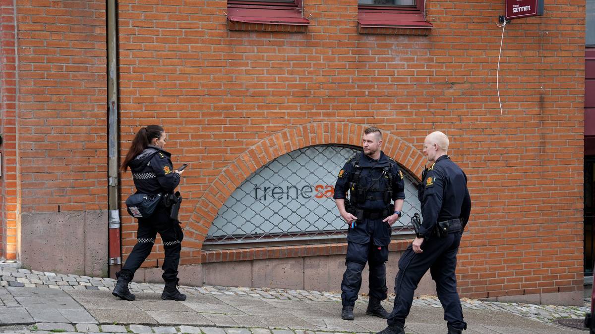 Person fall tre etasjar ned heissjakt i Bergen sentrum