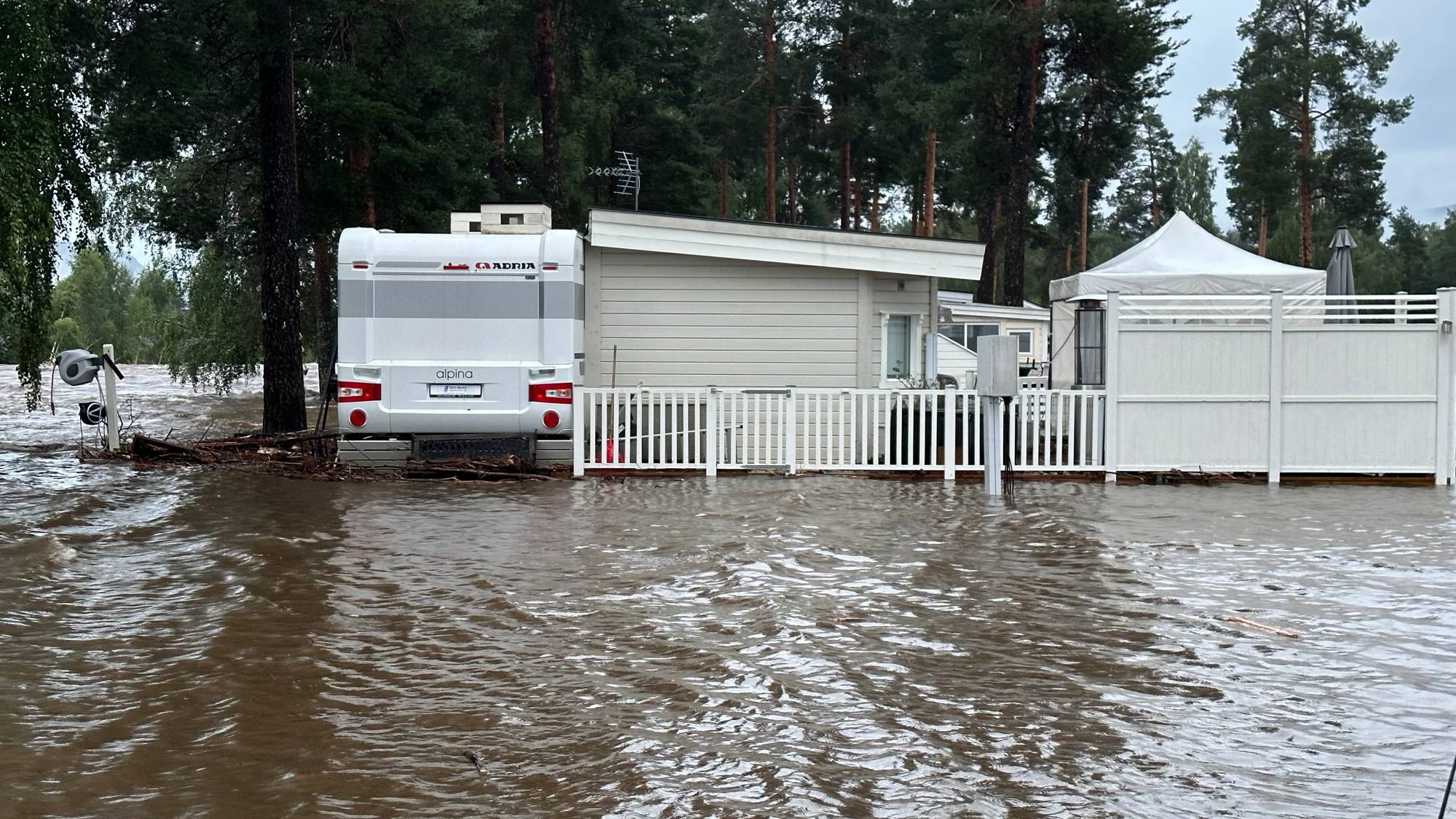 Ekstremværet Hans Rammer Nordre Land Hardt Dokka Campingplass Er Helt Oversvømt Nrk 