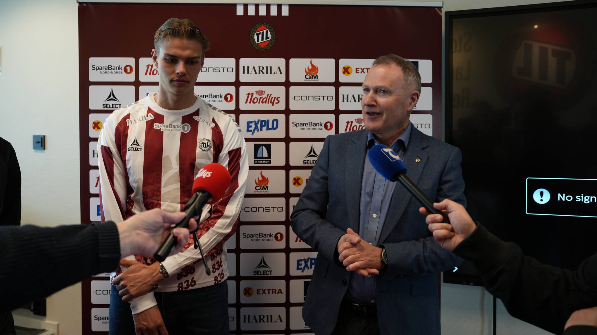 Jens Hjertø-Dahl, fotballspiller på TIL, og styreleder Stig Bjørklund under en pressekonferanse på Romssa Arena.