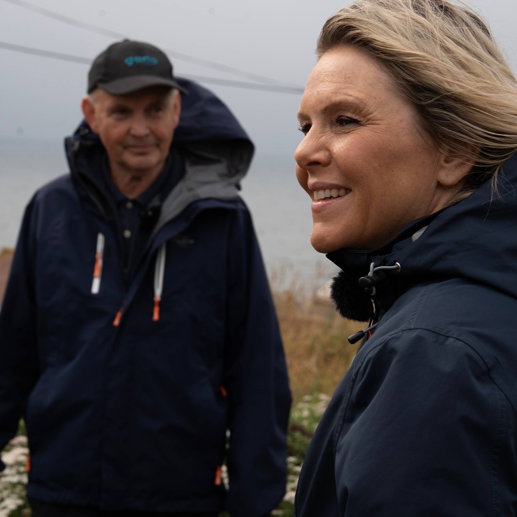 Sylvi Listhaug i Farsund. Møter grunneiere som har fått saken overprøvd. Her sammen med Arne Kolnes.
