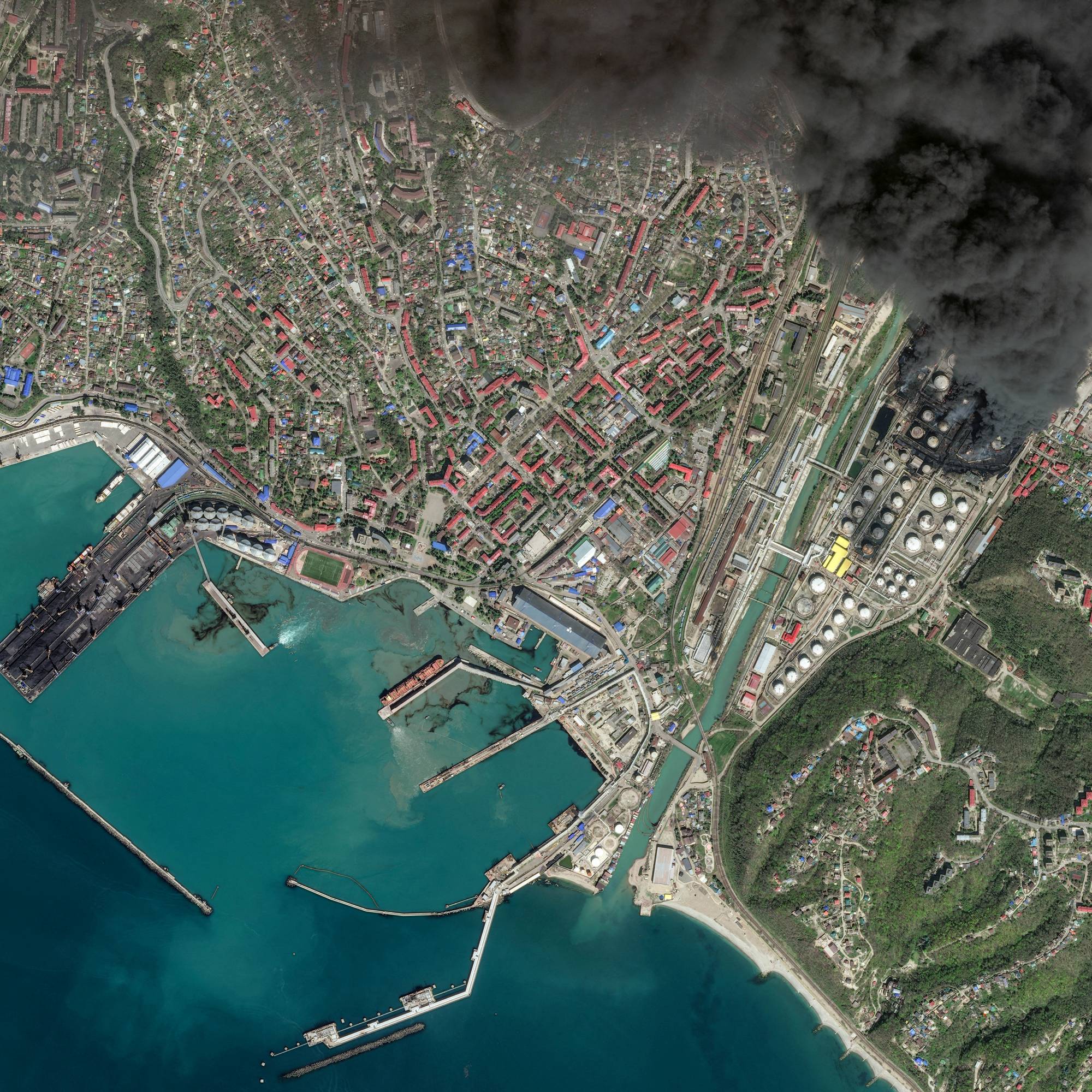 Oljeraffineriet og havnen i Tuapse.