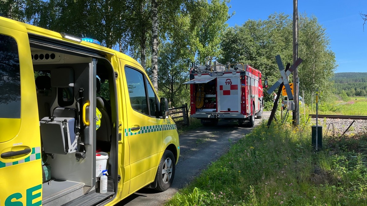 Dødsulykke etter kollisjon mellom bil og tog i Elverum