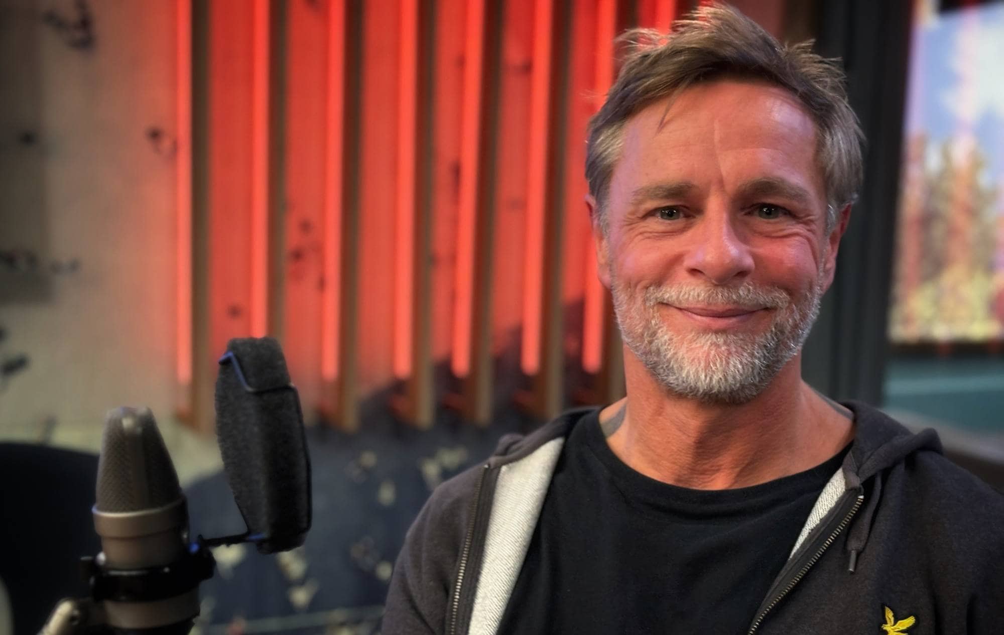 Portrett av Ronny René Raveen i radiostudio