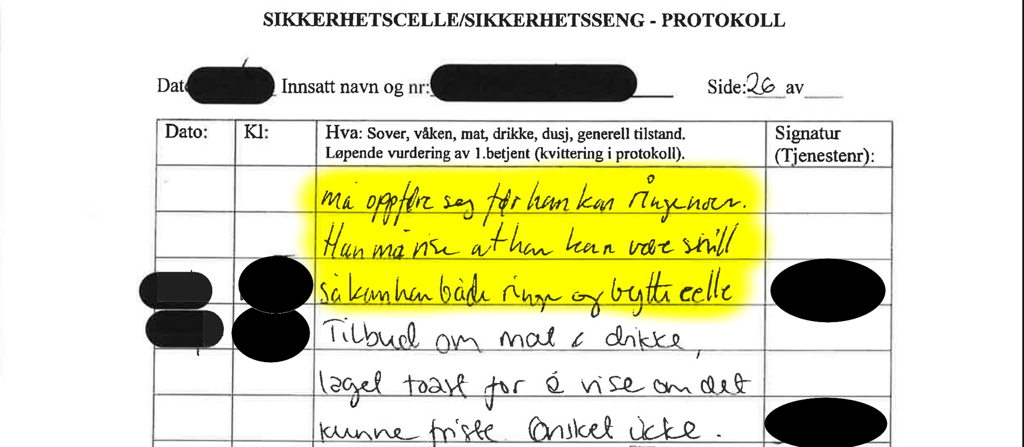 En svart tabell på hvit bakgrunn med håndskrevet innhold. Noen setninger er gulet ut av NRK for å løfte de fram. Noen opplysninger er sladdet med svart farge.