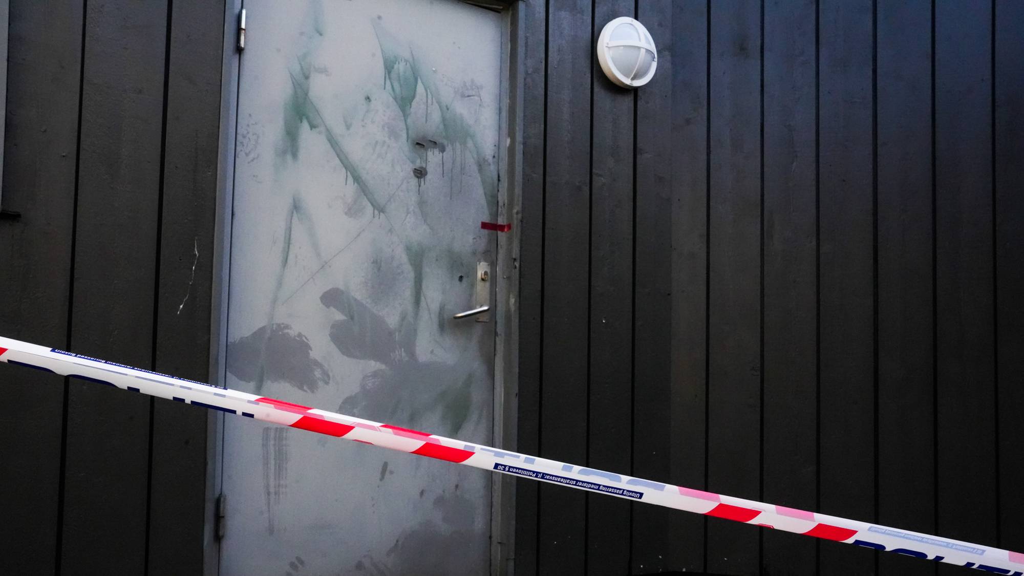 Politisperringer i Pilehagen fem dager etter dobbeltdrapet 