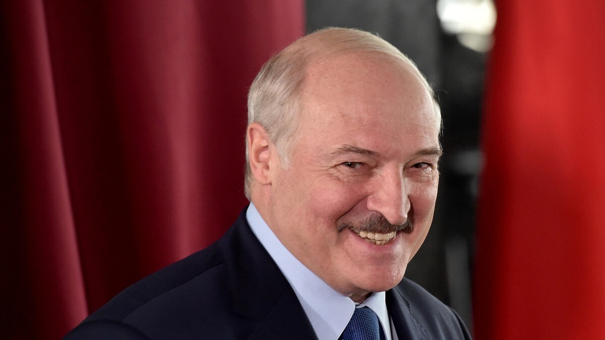 Lukasjenko fortset som president