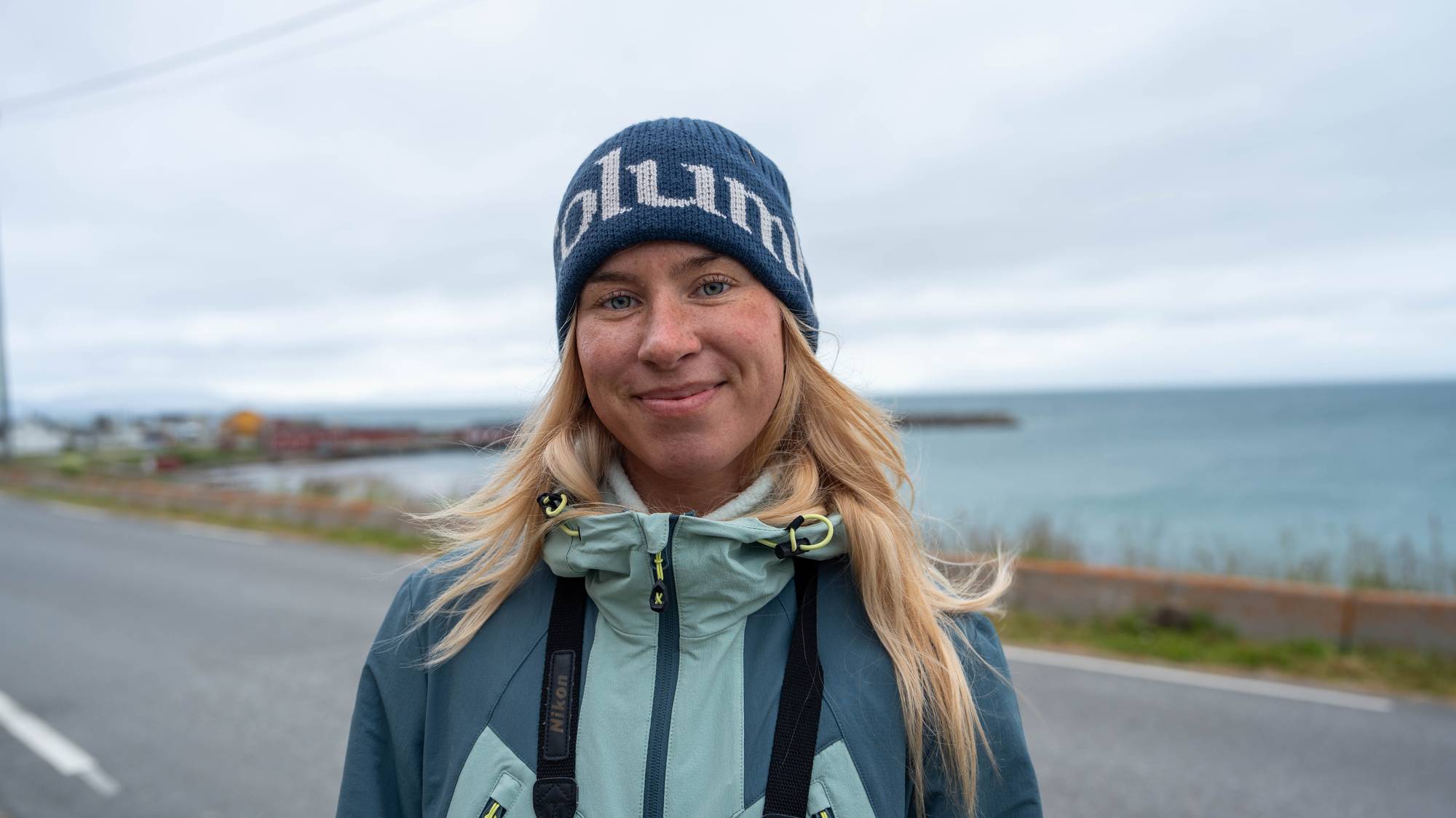 Klara Lumelova ser rett i kamera