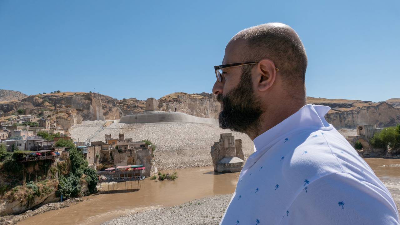 Ömer Faruk Akyüz foran Hasankeyf