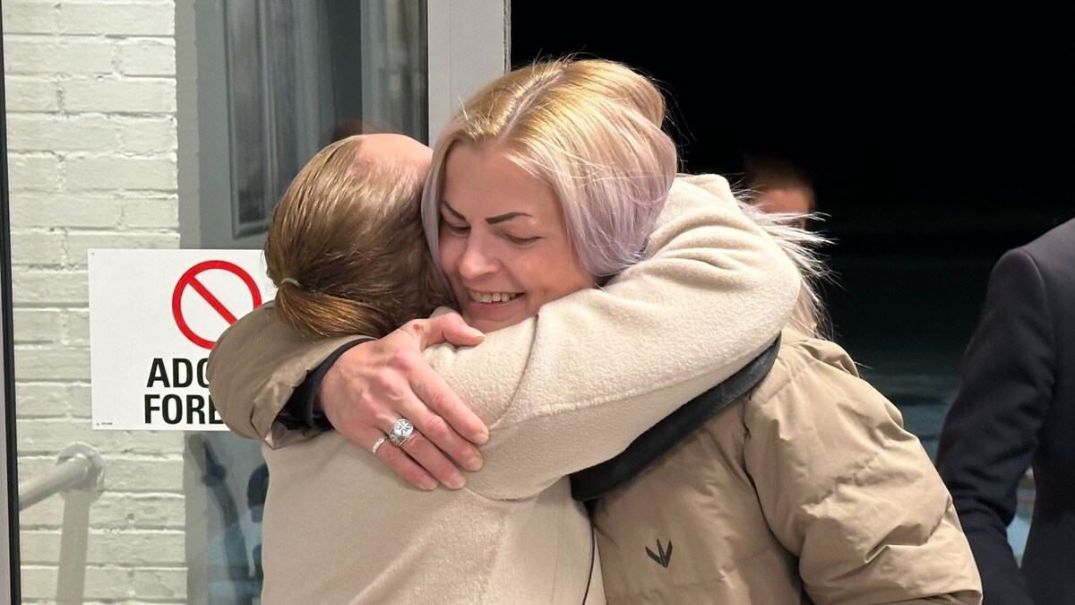Dace attende i Florø etter fengselsopphaldet i Latvia