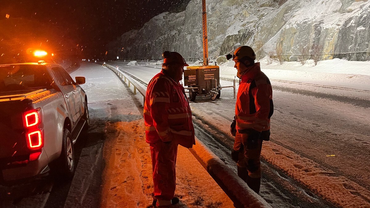 Steinras på E6: Blir stengt i flere dager