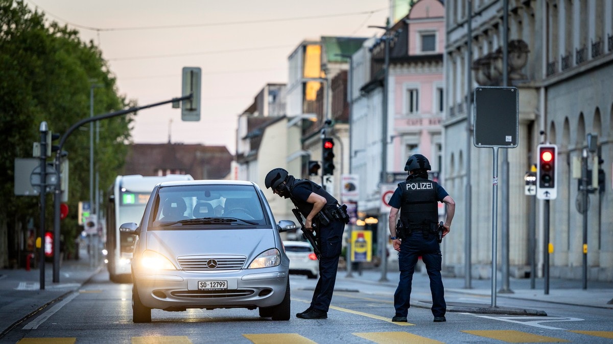 Skyting på rave-party i Sveits En person er drept og minst fem alvorlig skadet på rave-party i Sveits. Politiet leter etter gjerningspersonen.