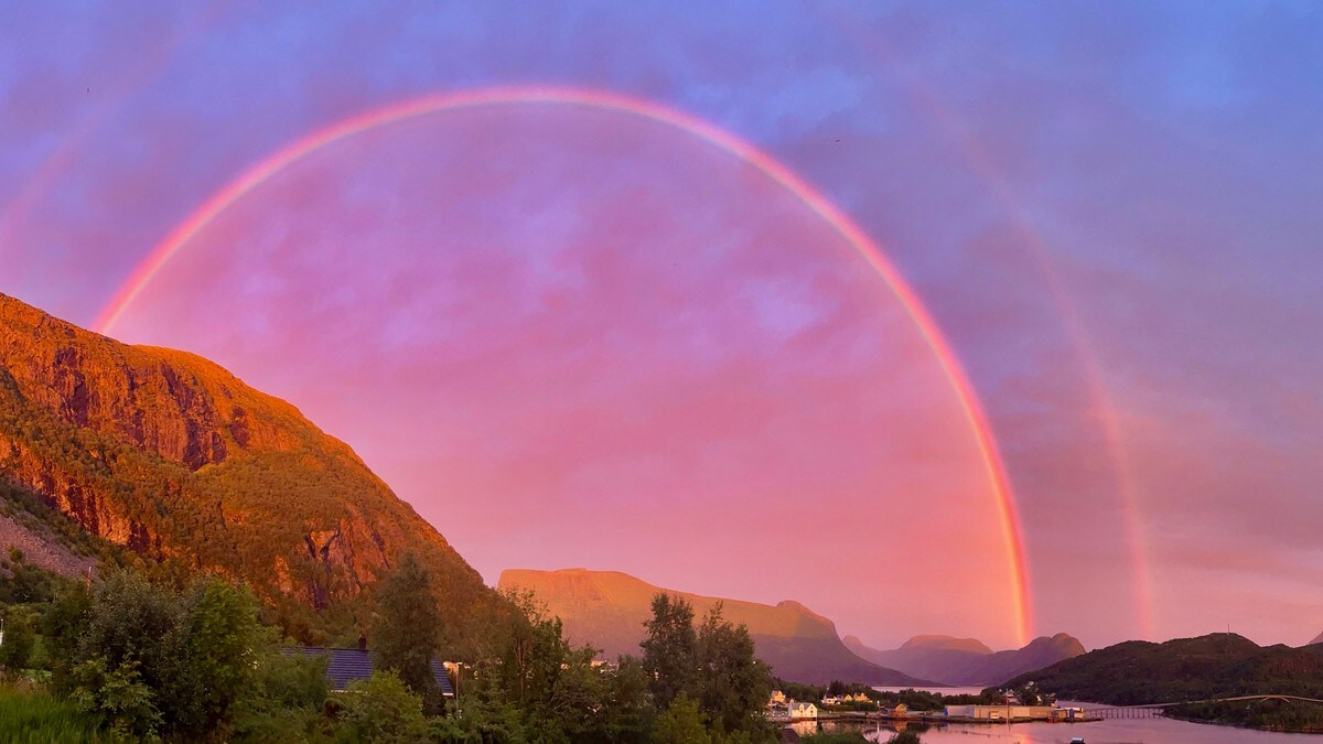 Nydelig regnbue og himmel i Molde