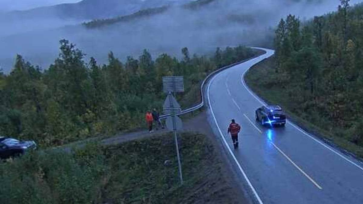 Bilbrann stenger E6 i Sørfold: – Full overtenning