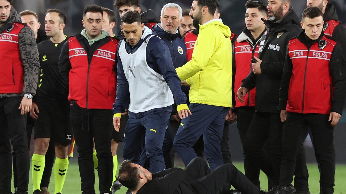 Mourinho suspenderes i tre kamper etter neseklyping