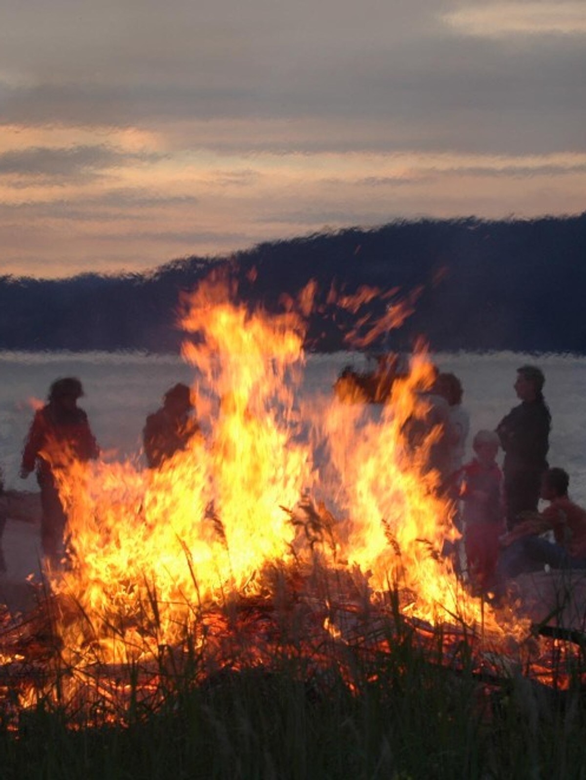 Midtsommer St Hans Eller Jonsok Nrk Kultur Og Underholdning