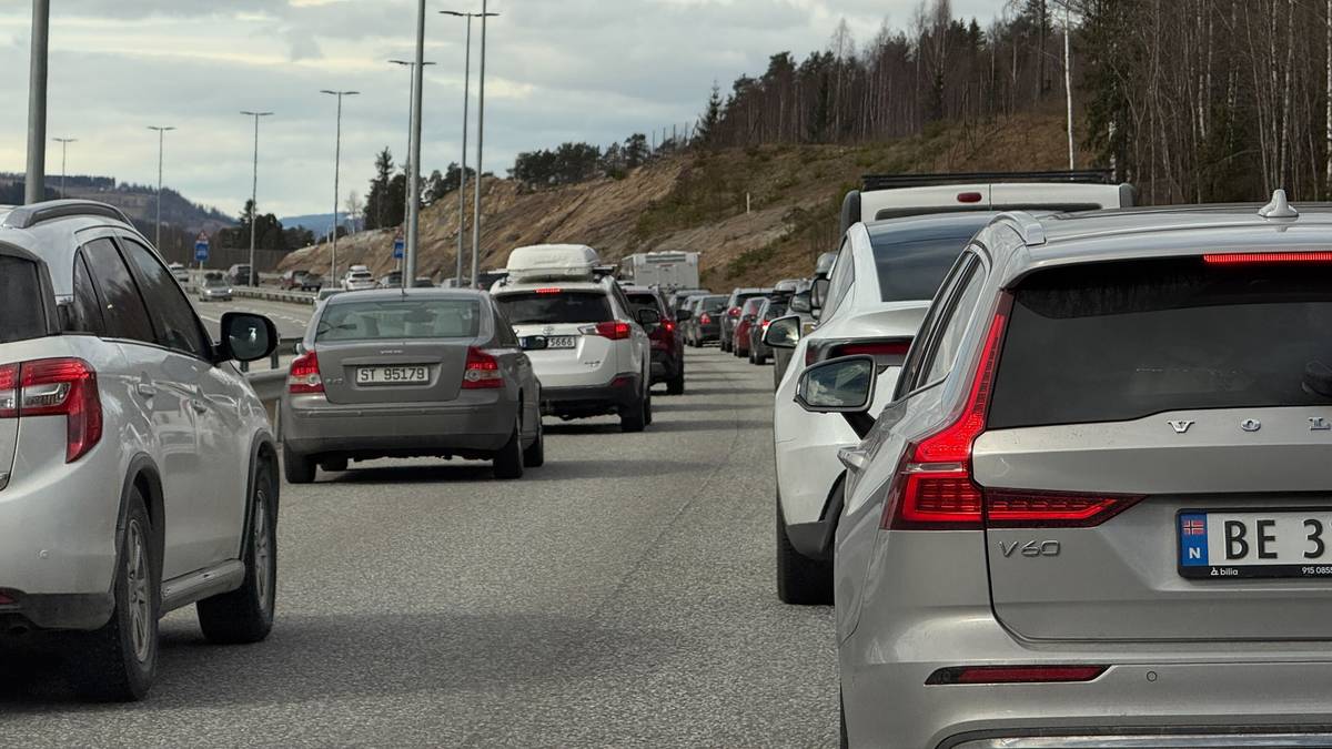 Følg påsketrafikken: Store forseinkingar på E16