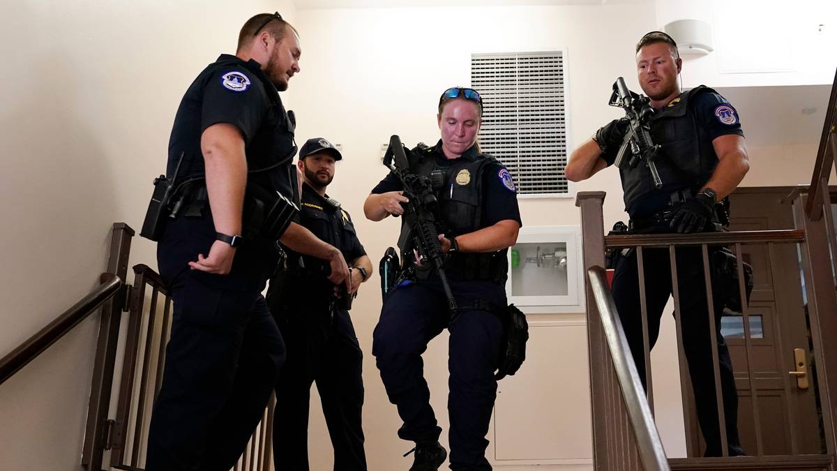 Ber folk søke dekning etter melding om skyting ved Senatet i USA